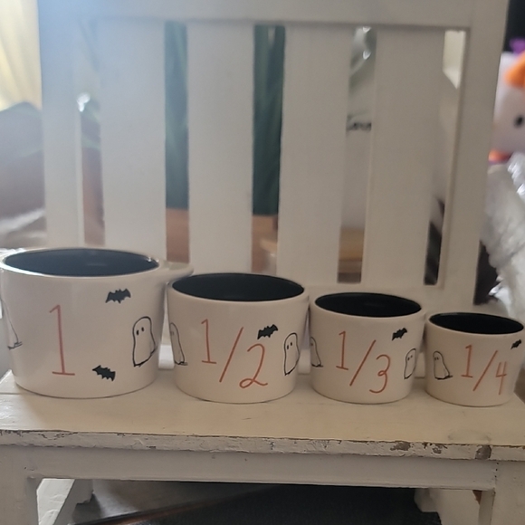 Rae Dunn X Snoopy Measuring Cups - Picture 3 of 3